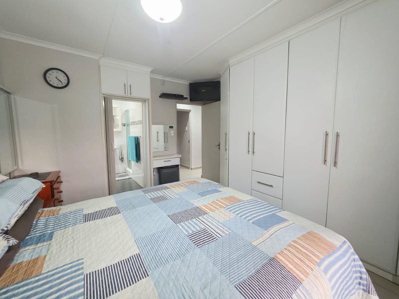 Beautiful 3-Bedroom Family Home in a Secure Complex - Photo 7