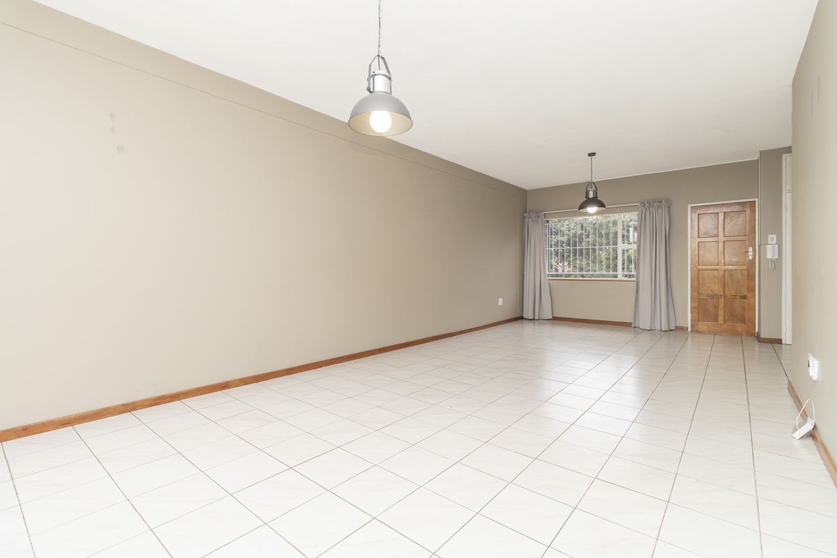 Beautiful Renovated Apartment in Hillcrest Complex - Photo 5