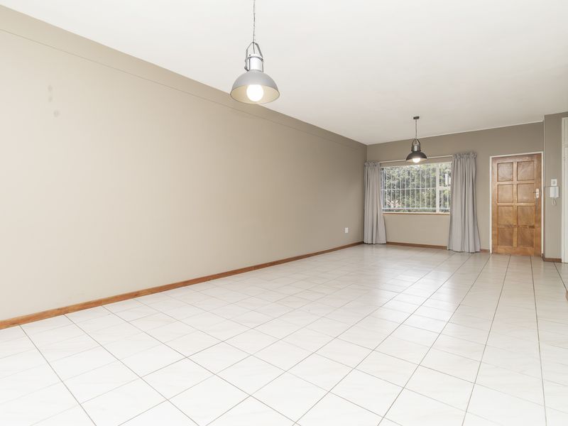 Beautiful Renovated Apartment in Hillcrest Complex - Photo 5
