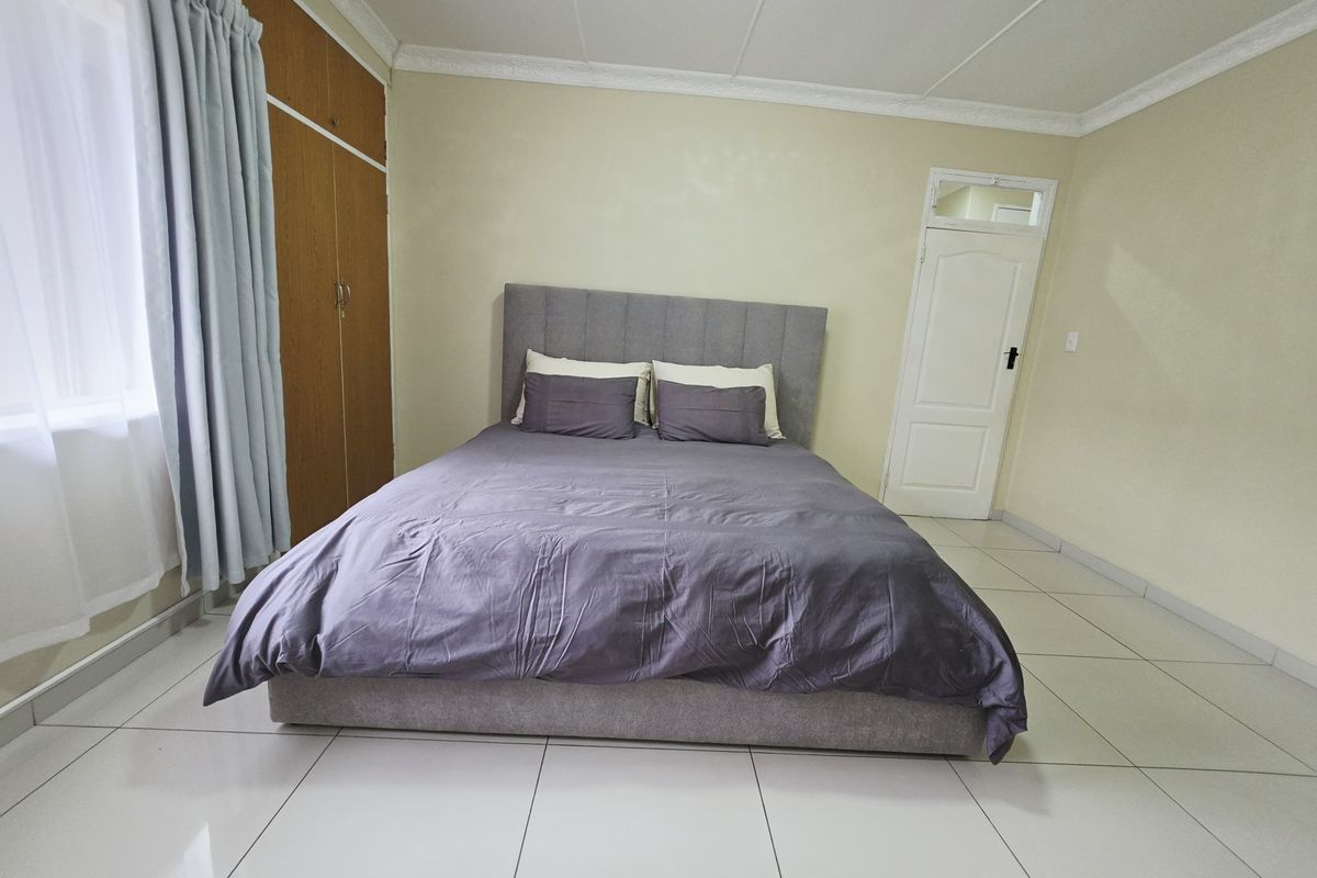Spacious Family Home with Income-Generating Flatlet - Photo 5