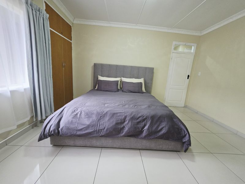 Spacious Family Home with Income-Generating Flatlet - Photo 5