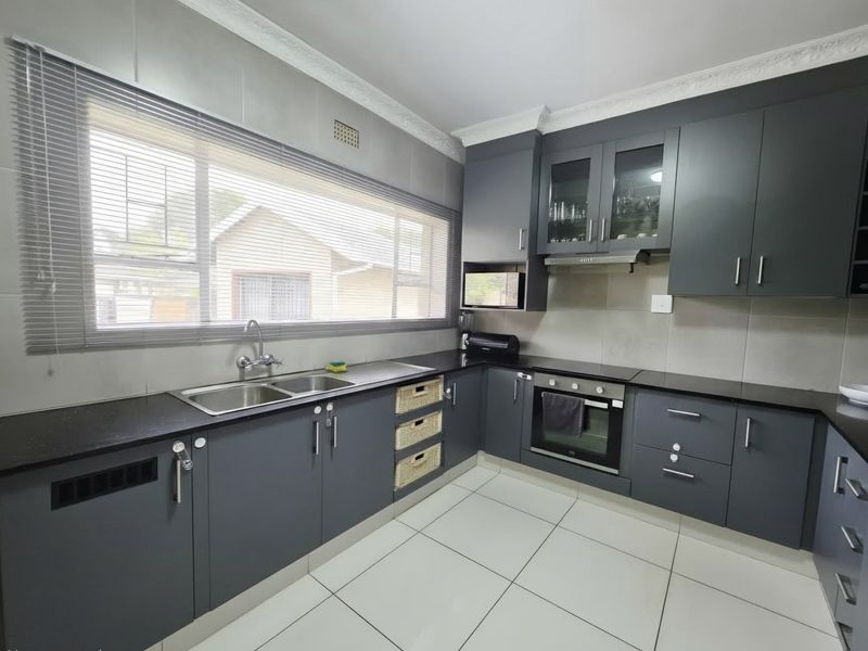 Spacious Family Home with Income-Generating Flatlet - Photo 2