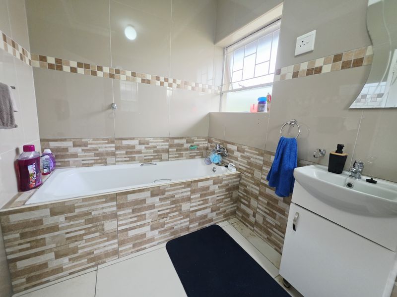 Spacious Family Home with Income-Generating Flatlet - Photo 10