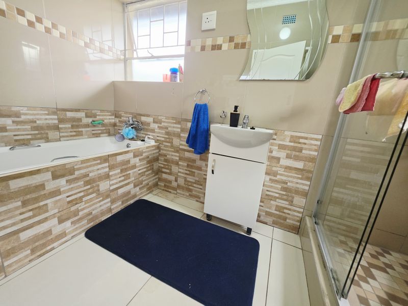Spacious Family Home with Income-Generating Flatlet - Photo 9