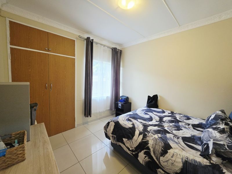 Spacious Family Home with Income-Generating Flatlet - Photo 7