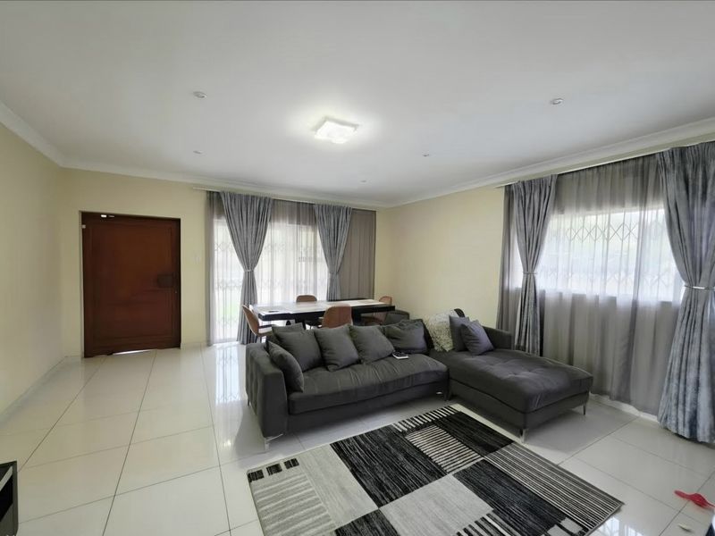 Spacious Family Home with Income-Generating Flatlet - Photo 3