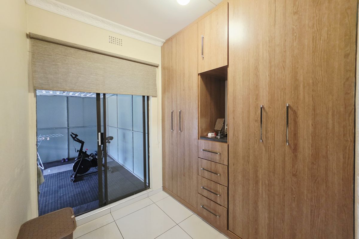 Spacious Family Home with Income-Generating Flatlet - Photo 4