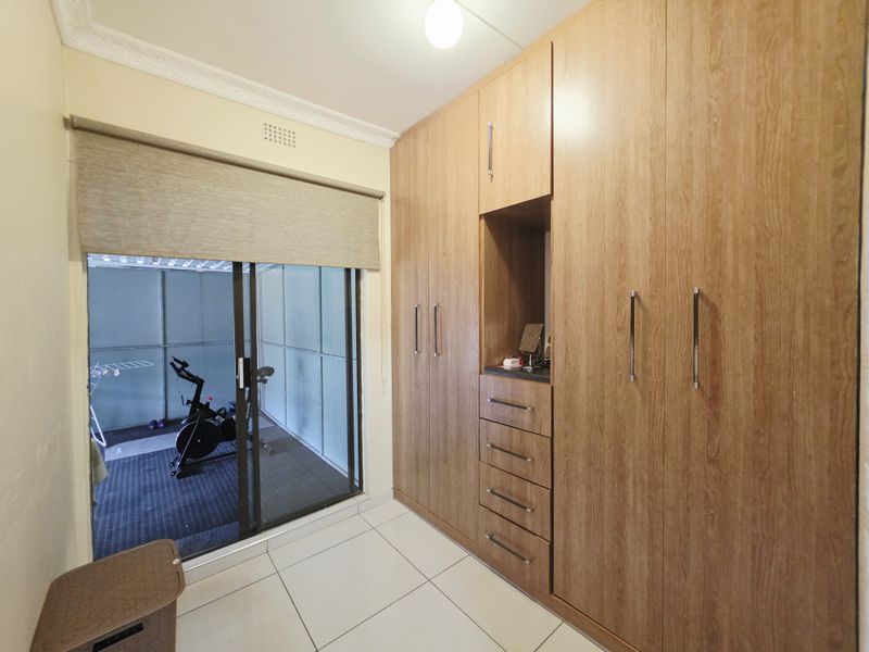 Spacious Family Home with Income-Generating Flatlet - Photo 4