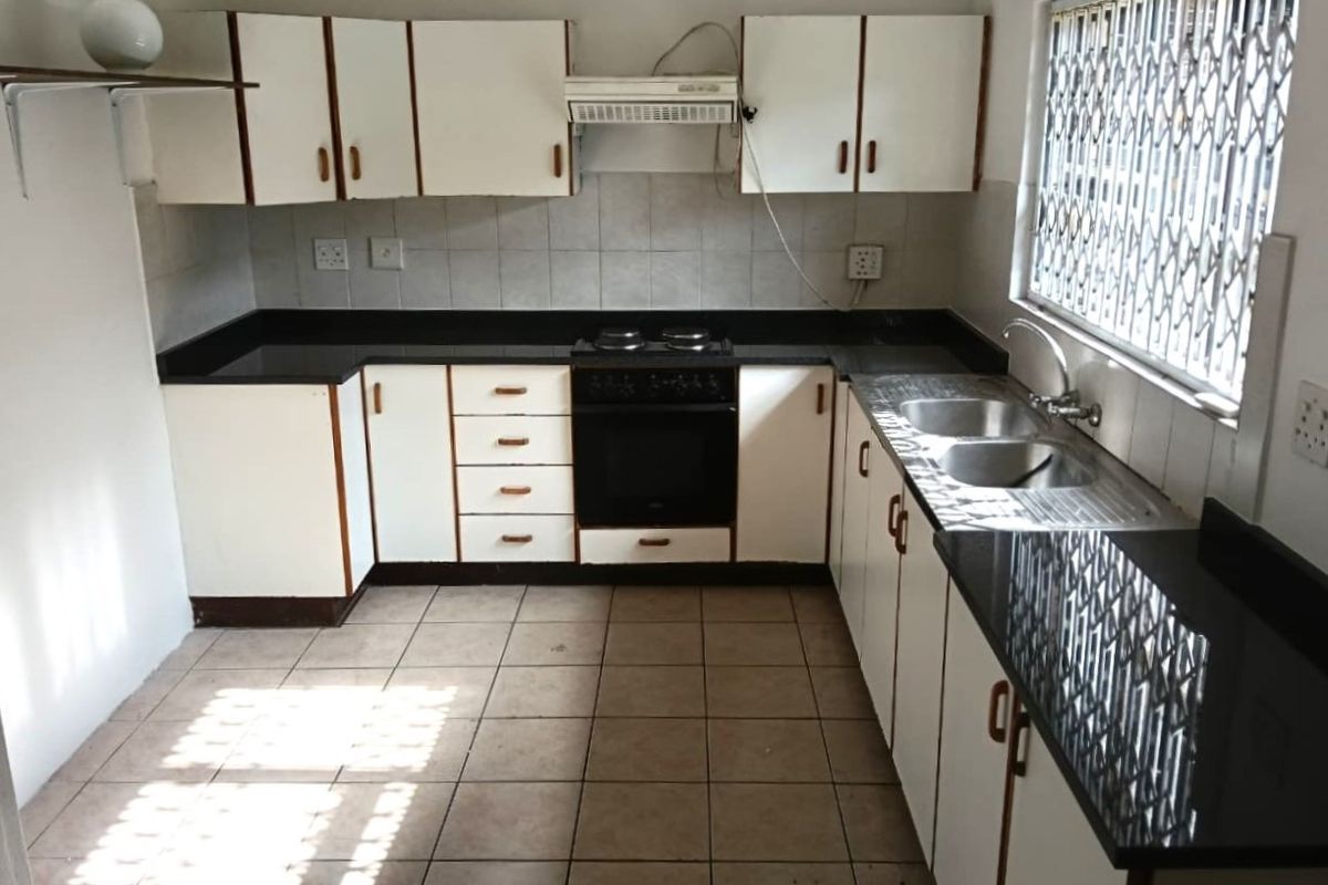 Discover Comfort And Convenience in Birdswood - Photo 2