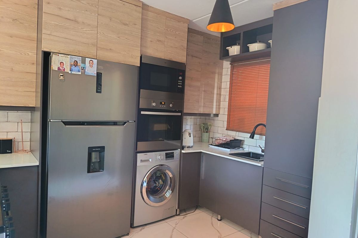 Well-Maintained 3-Bedroom Apartment – Move-In Ready - Photo 2