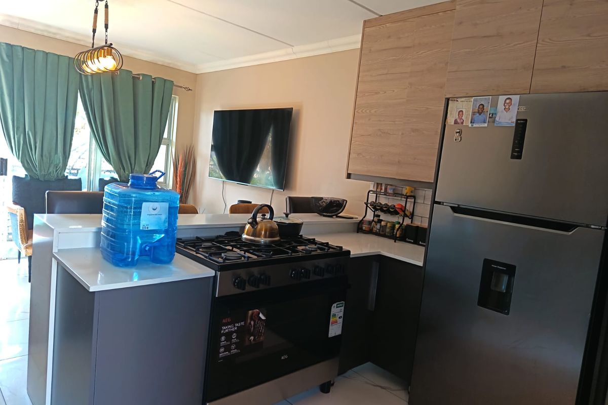 Well-Maintained 3-Bedroom Apartment – Move-In Ready - Photo 3