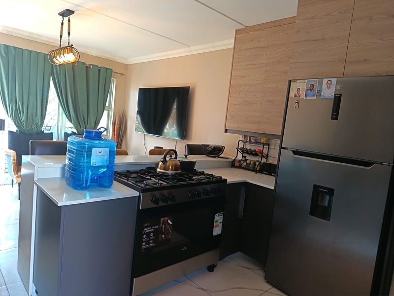 Well-Maintained 3-Bedroom Apartment – Move-In Ready - Photo 3