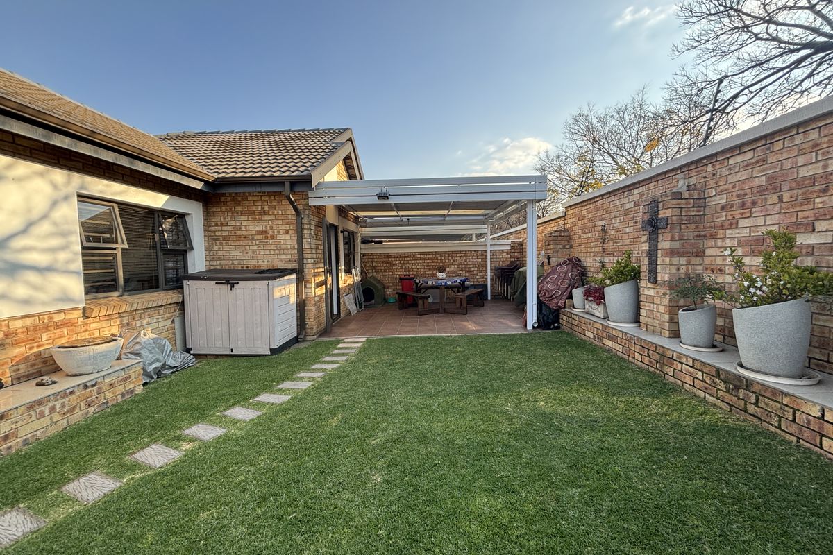 Charming 3-bedroom simplex for sale in Beyers Park, Boksburg—perfect for families seeking comfort! - Photo 5