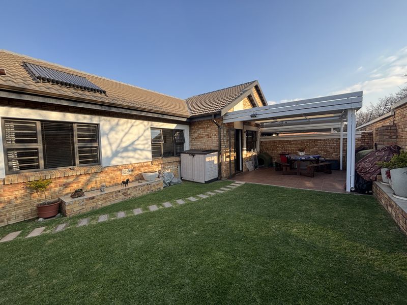 Charming 3-bedroom simplex for sale in Beyers Park, Boksburg—perfect for families seeking comfort! - Photo 3
