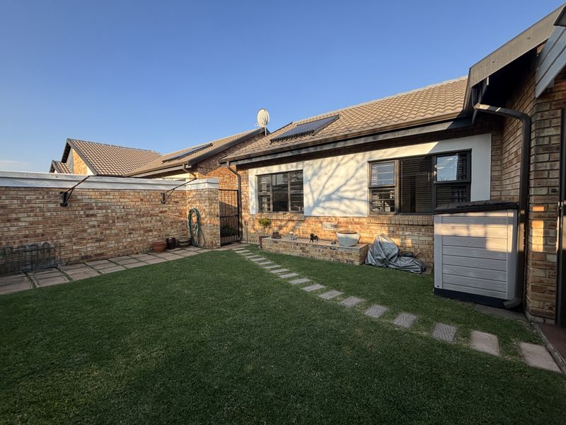 Charming 3-bedroom simplex for sale in Beyers Park, Boksburg—perfect for families seeking comfort! - Photo 4