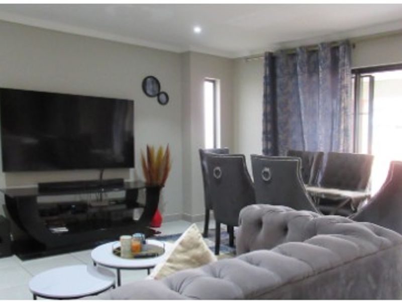 Exceptional Value in Cosmos City- 3 Bedroom House for Sale - Photo 5