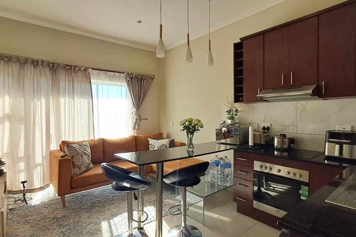 Cozy 2-Bedroom Apartment To Rent in Buhrein Estate! - Photo 2