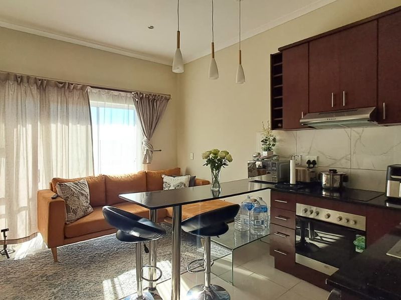 Cozy 2-Bedroom Apartment To Rent in Buhrein Estate! - Photo 2