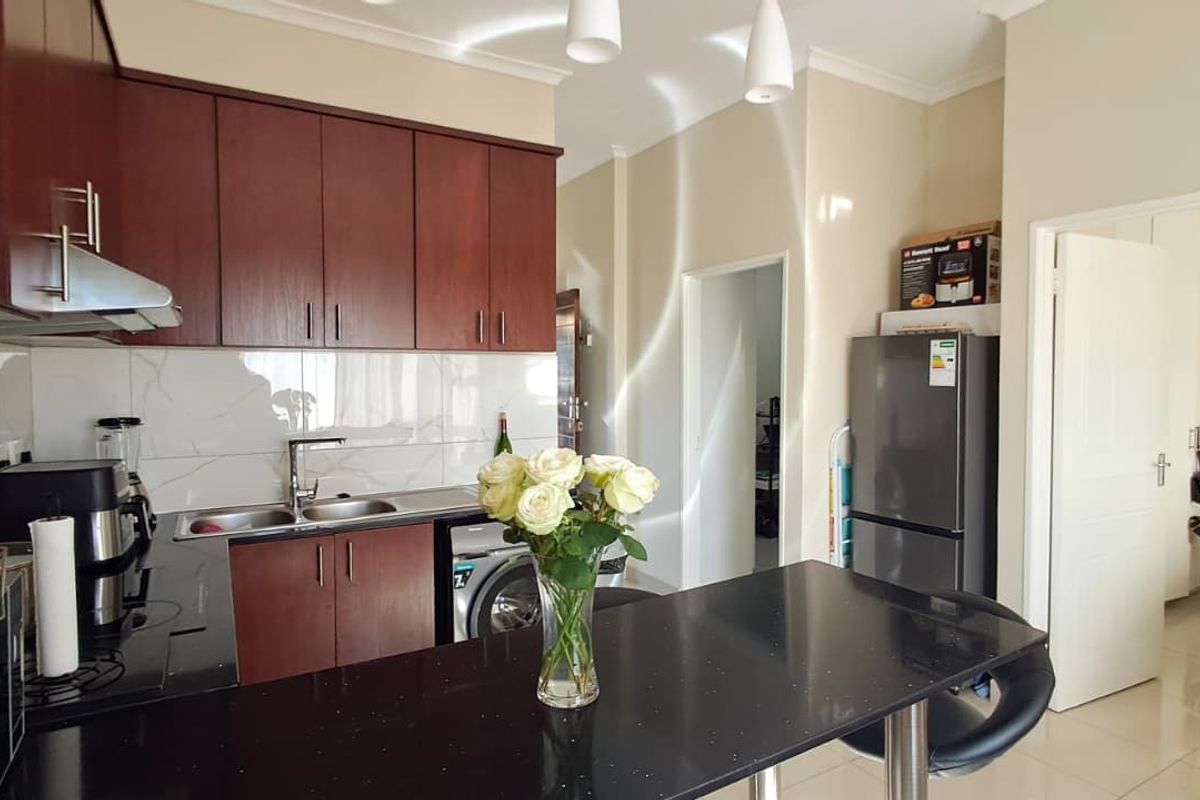 Cozy 2-Bedroom Apartment To Rent in Buhrein Estate! - Photo 5