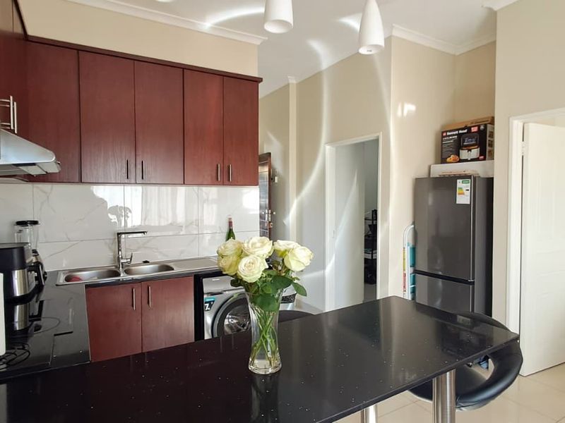 Cozy 2-Bedroom Apartment To Rent in Buhrein Estate! - Photo 5