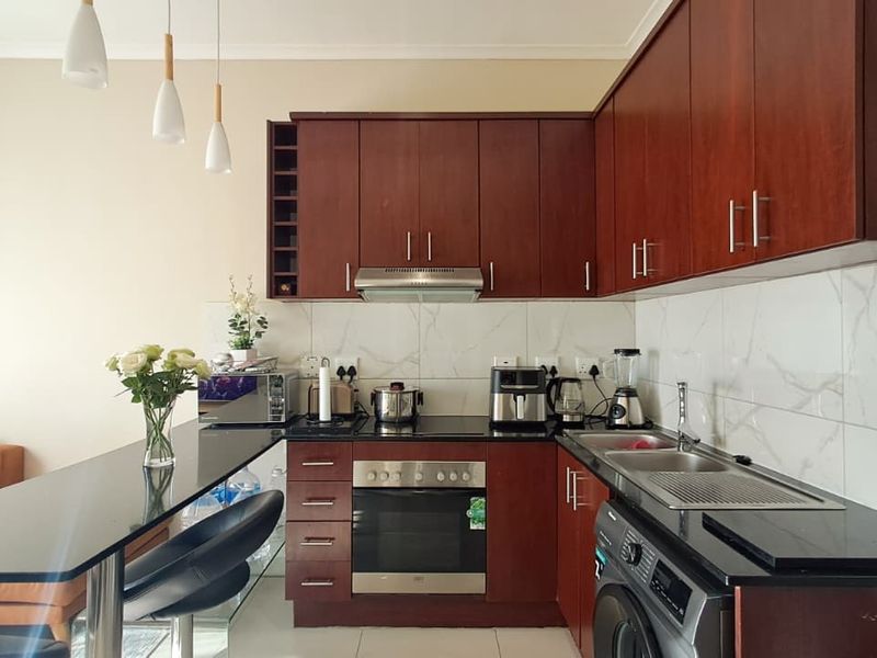 Cozy 2-Bedroom Apartment To Rent in Buhrein Estate! - Photo 1
