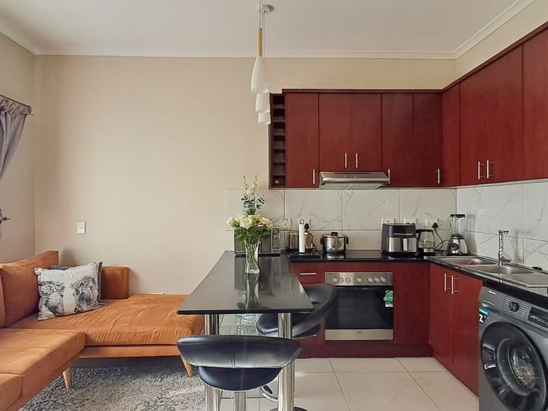 Cozy 2-Bedroom Apartment To Rent in Buhrein Estate! - Photo 6
