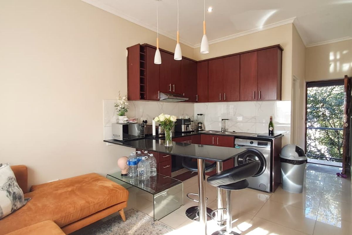 Cozy 2-Bedroom Apartment To Rent in Buhrein Estate! - Photo 3