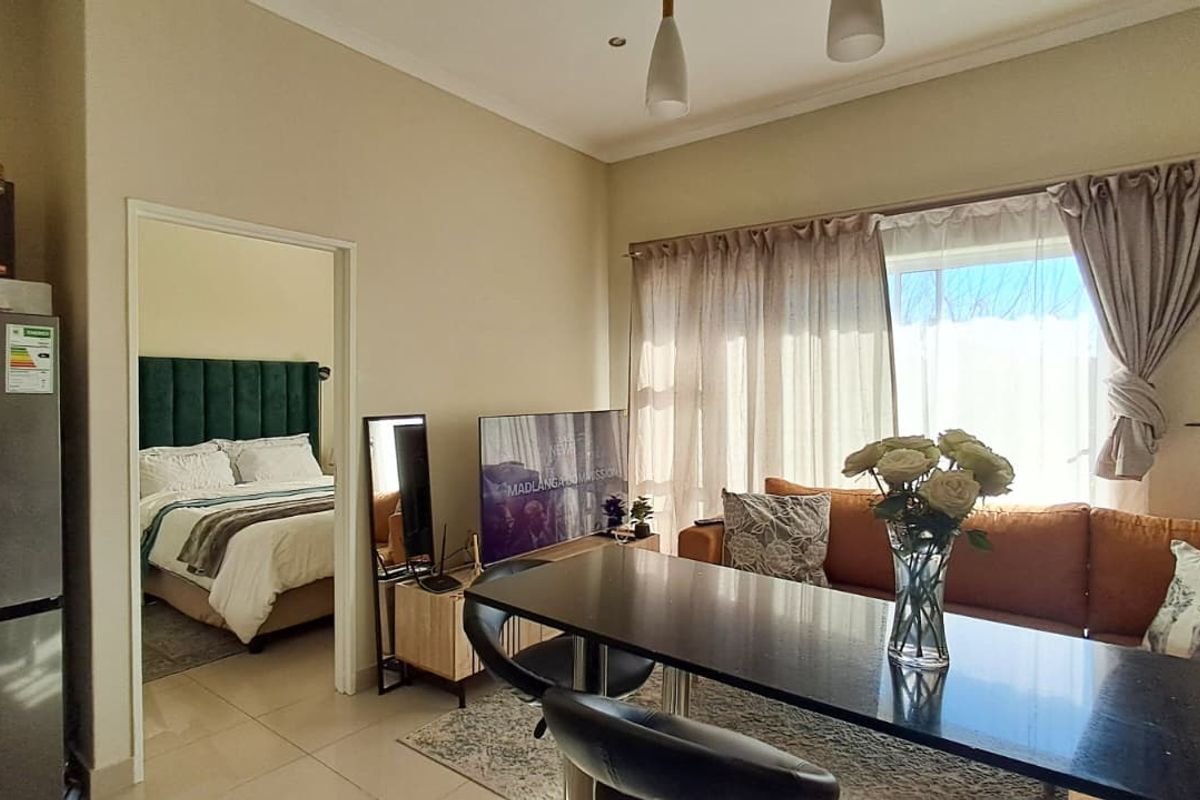 Cozy 2-Bedroom Apartment To Rent in Buhrein Estate! - Photo 4