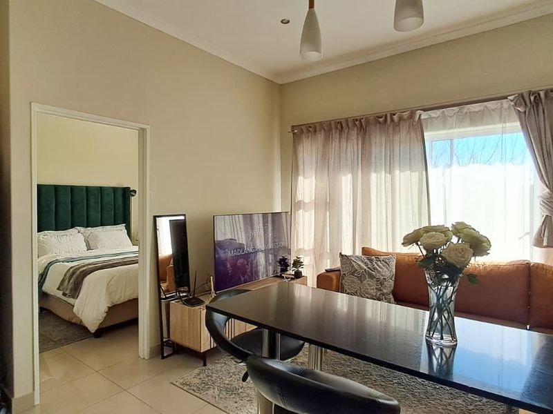 Cozy 2-Bedroom Apartment To Rent in Buhrein Estate! - Photo 4