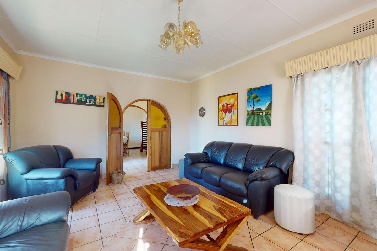 Harcourts Live Luxury Non-Distressed Auction Bidding to Start From R1 100 000 - Photo 4