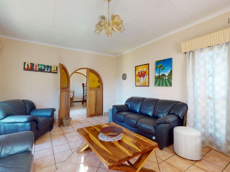 Harcourts Live Luxury Non-Distressed Auction Bidding to Start From R1 100 000 - Photo 4