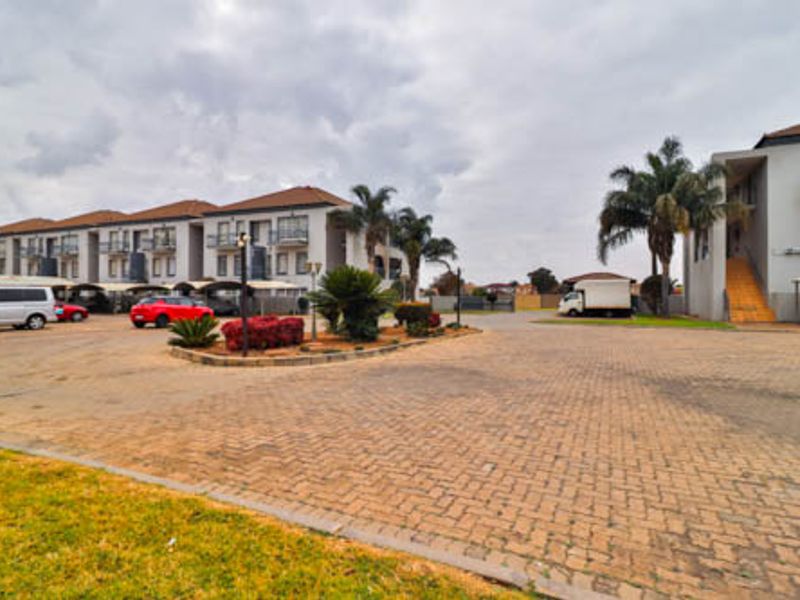 Enjoy comfortable living in a modern apartment located within a secured Estate - Photo 4