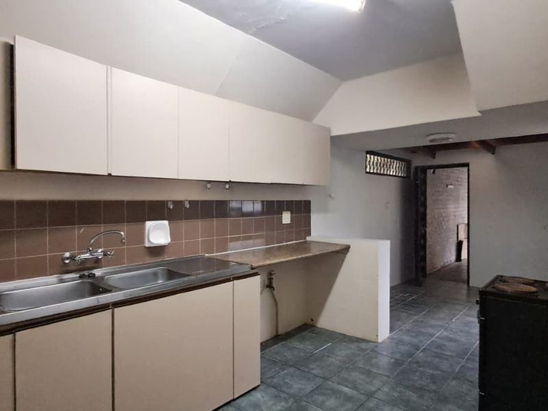 Spacious and well-maintained 3-bedroom townhouse ! - Photo 9