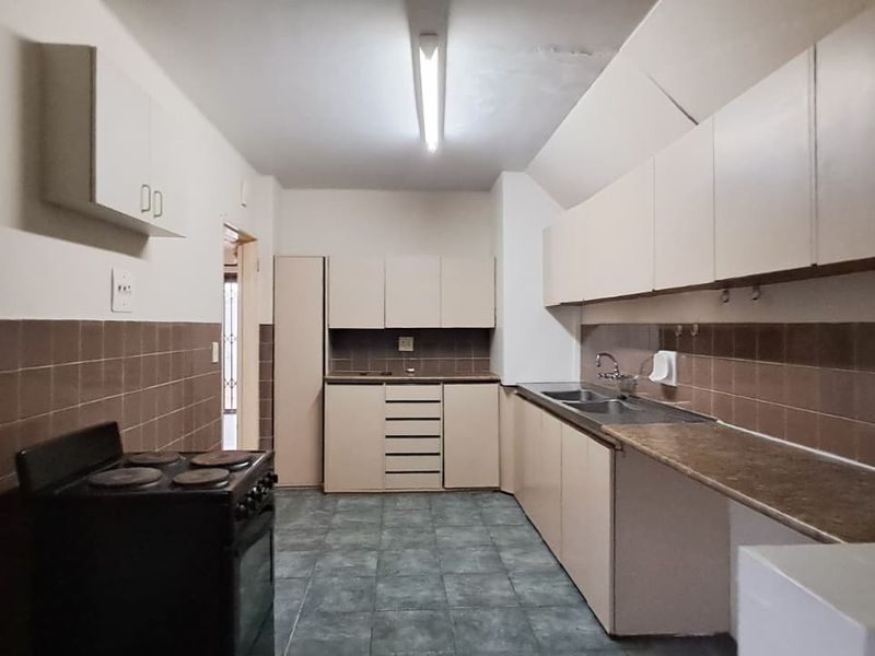 Spacious and well-maintained 3-bedroom townhouse ! - Photo 7