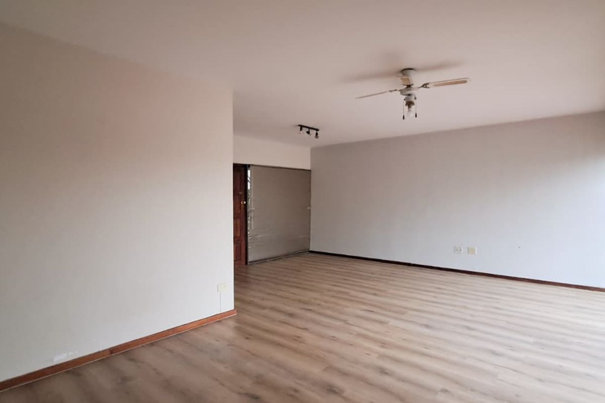 Spacious and well-maintained 3-bedroom townhouse ! - Photo 3