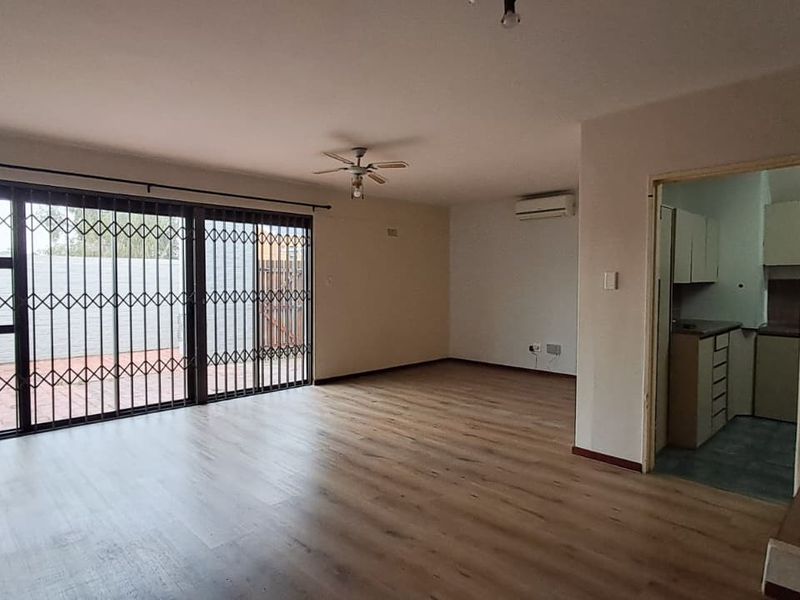Spacious and well-maintained 3-bedroom townhouse ! - Photo 6