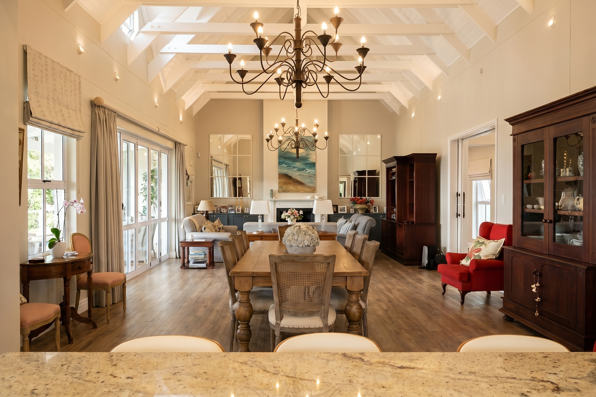 Elegant North Facing home with expansive garden and beautiful views in Garlington Estate - Photo 5
