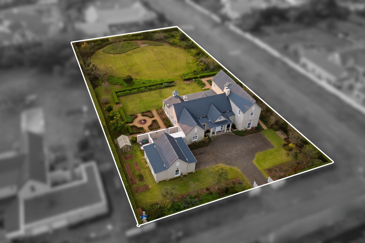 Elegant North Facing home with expansive garden and beautiful views in Garlington Estate - Photo 4