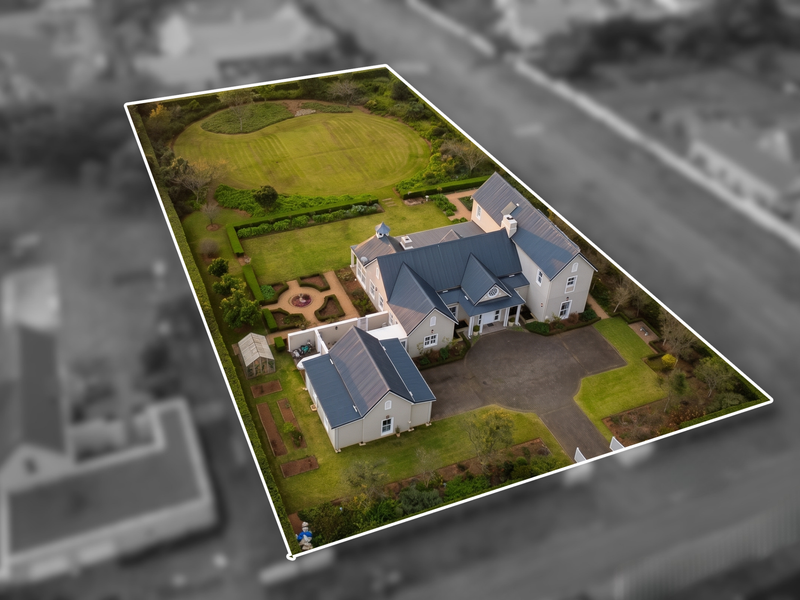 Elegant North Facing home with expansive garden and beautiful views in Garlington Estate - Photo 4