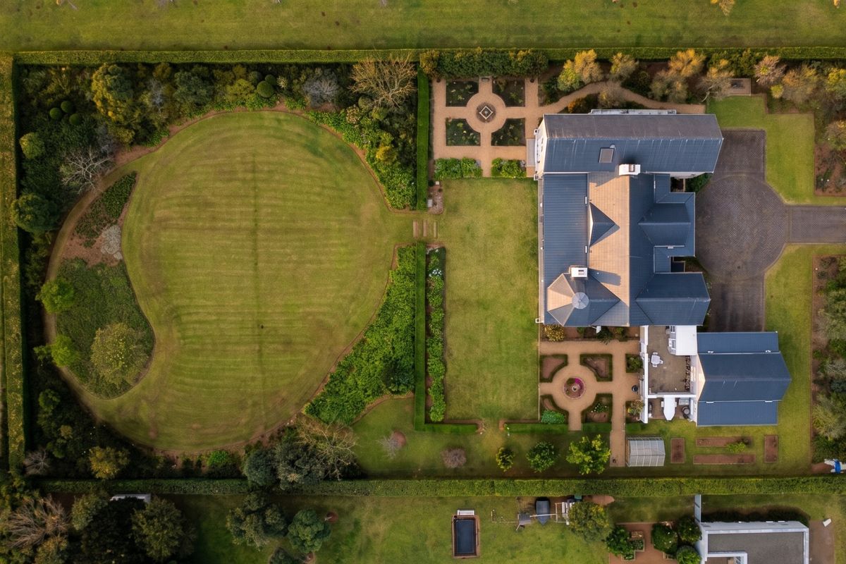 Elegant North Facing home with expansive garden and beautiful views in Garlington Estate - Photo 3