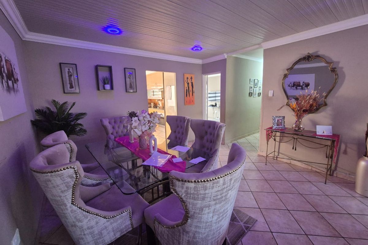 4 Bedroom Gem in Intimate Complex - Photo 5
