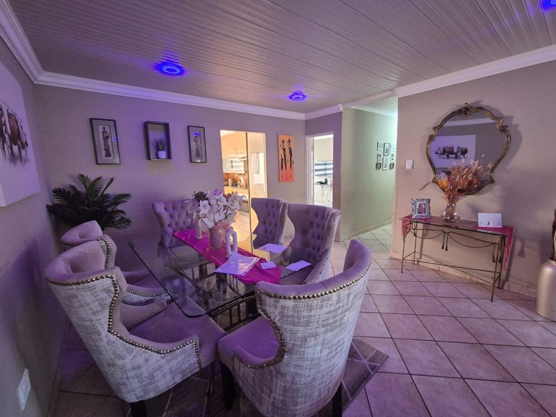 4 Bedroom Gem in Intimate Complex - Photo 5