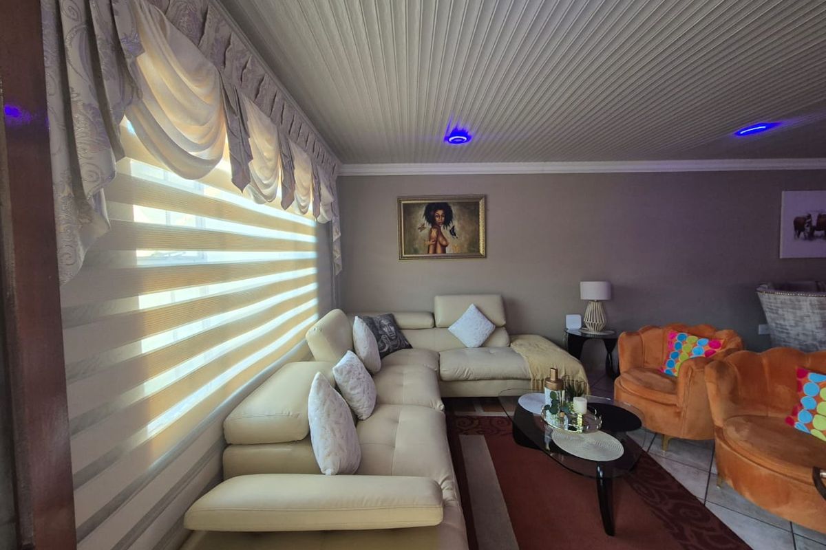 4 Bedroom Gem in Intimate Complex - Photo 2