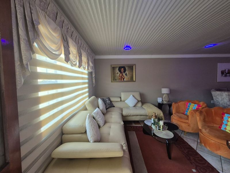 4 Bedroom Gem in Intimate Complex - Photo 2