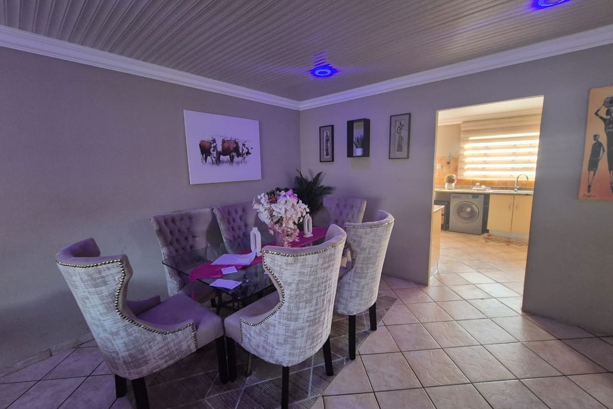 4 Bedroom Gem in Intimate Complex - Photo 4