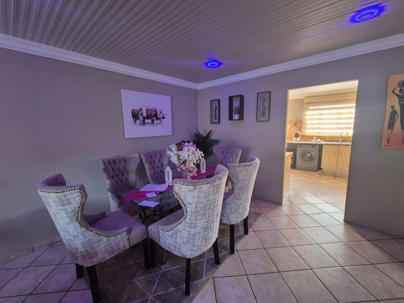 4 Bedroom Gem in Intimate Complex - Photo 4