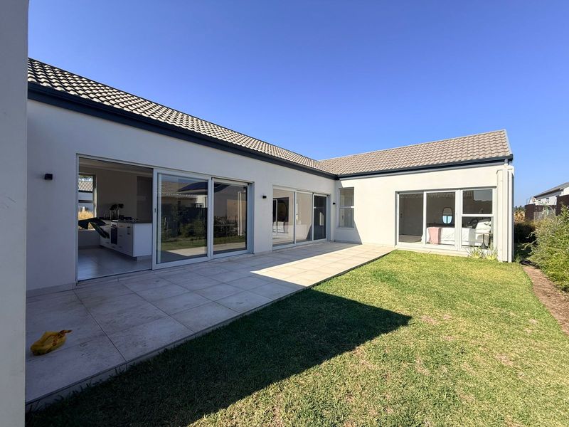 3 Bedroom Home to Rent in Lalela Estate - Photo 2