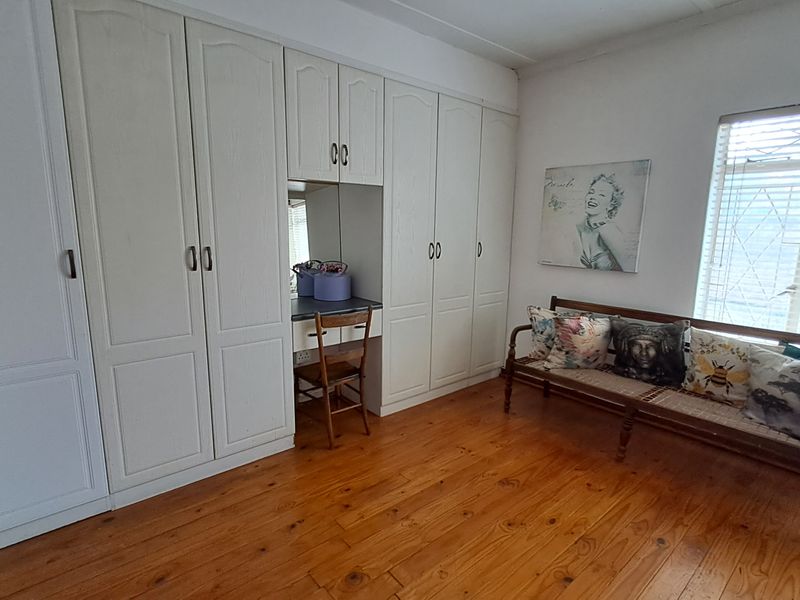 Character, Charm & Wooden Floors – The Perfect Family Home - Photo 10
