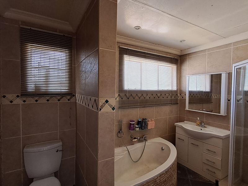 Character, Charm & Wooden Floors – The Perfect Family Home - Photo 8