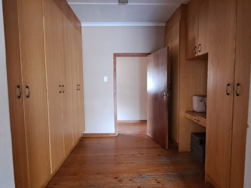 Character, Charm & Wooden Floors – The Perfect Family Home - Photo 7